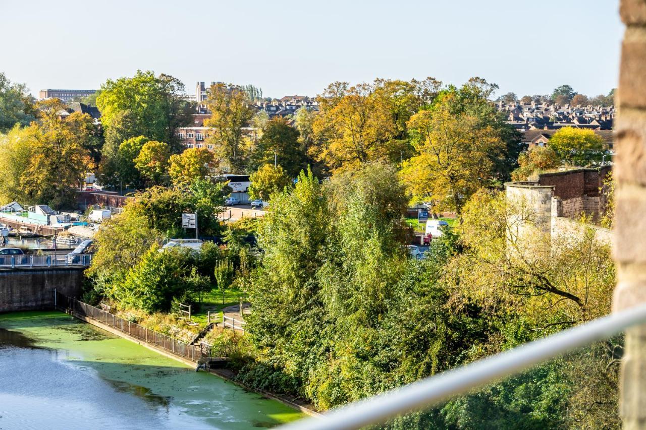 Skyview Retreat @ Ryedale House Appartement York Buitenkant foto